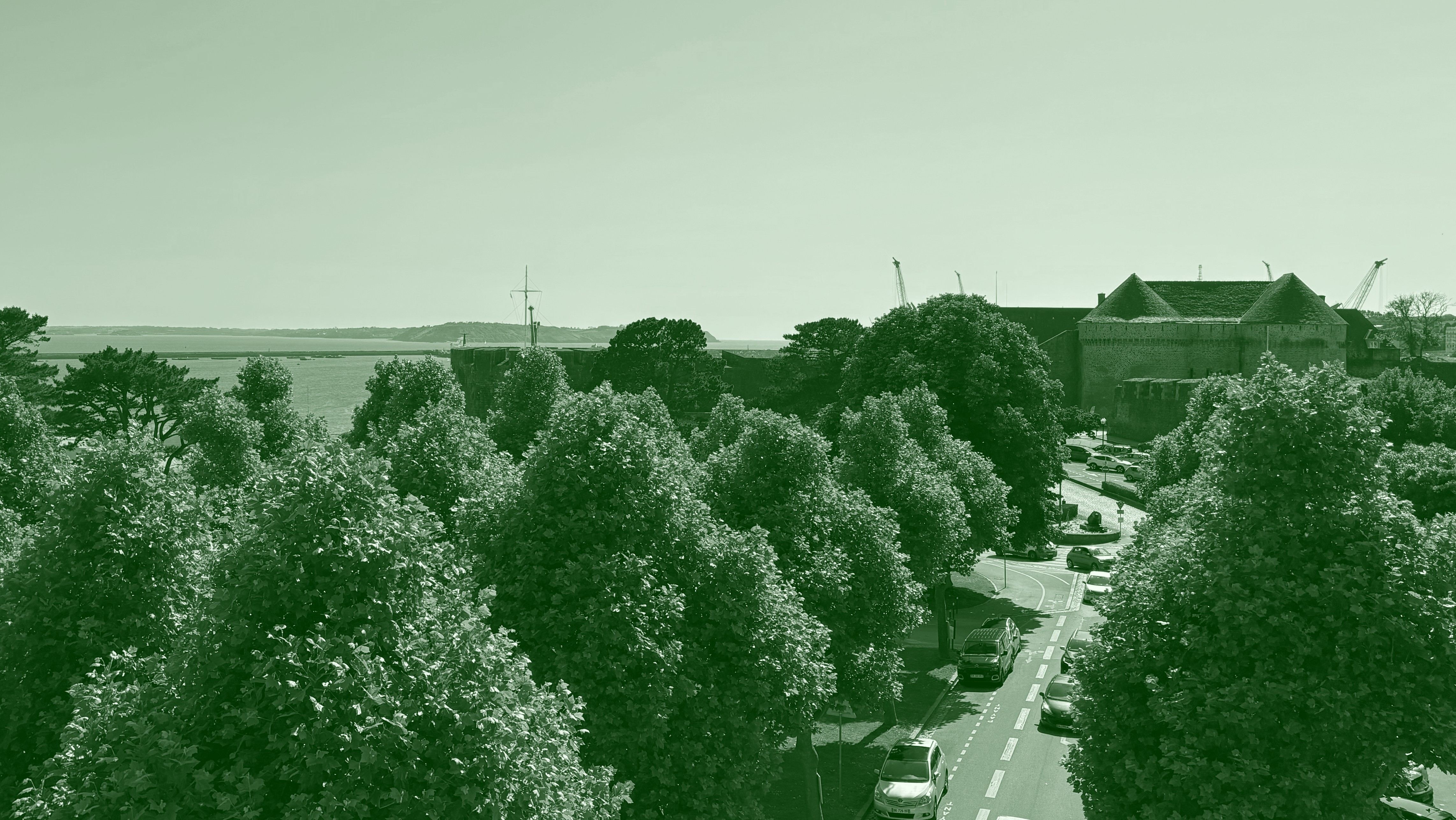 Ancrage à Brest et ouverture sur le monde – paysage symbolisant rigueur et international